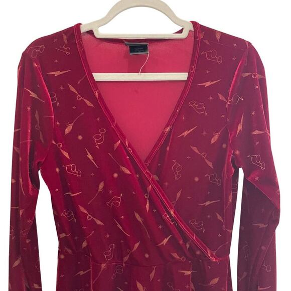 Harry Potter Burgundy Velvet Long Sleeve Dress - Hot Topic Size Medium 695D - Picture 4 of 11